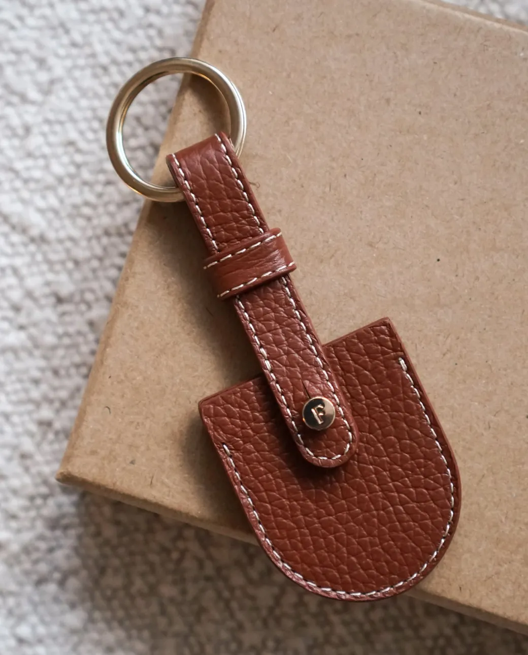 airy_keyring_leather_cogn_4.webp Accessories^Flattered Airy Keyring Leather Cognac