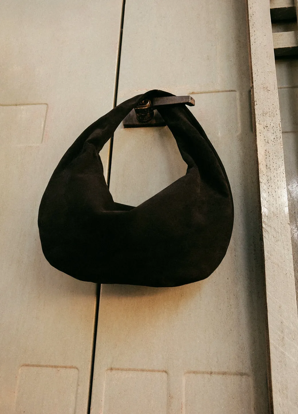 alva_shoulder_bag_suede_b_7.webp Shoulder Bags^Flattered Alva Shoulder Bag Suede Black