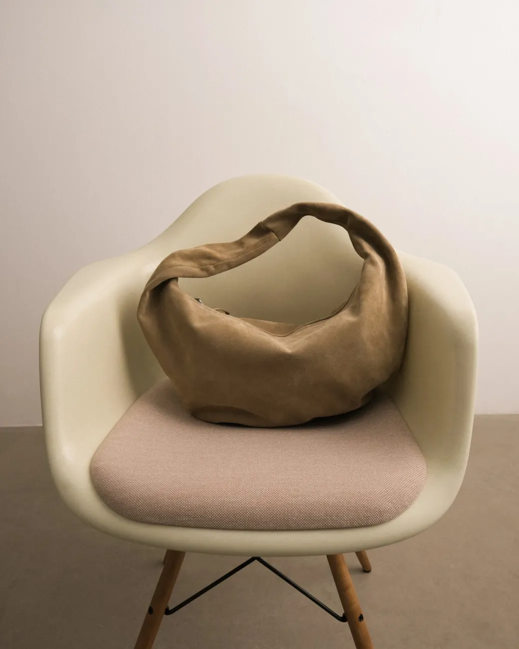 alva_shoulder_bag_suede_s_6.webp Shoulder Bags^Flattered Alva Shoulder Bag Suede Sand