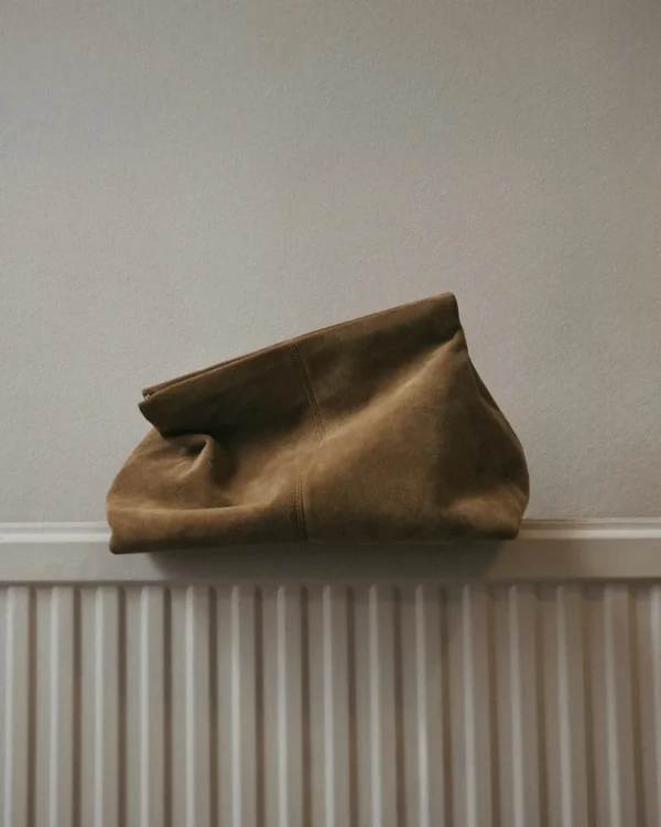 Clutch Bags^Flattered Clay Clutch Suede Sand