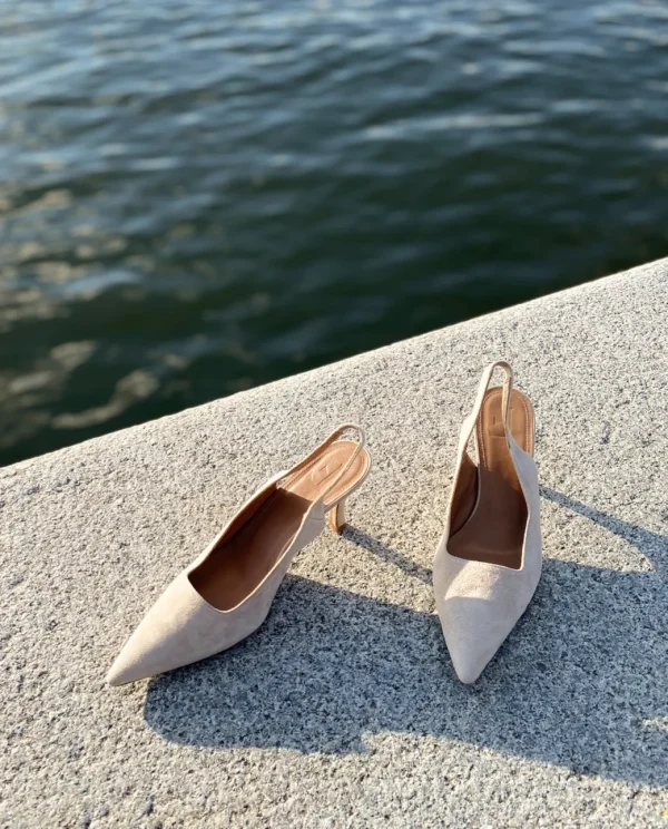 Heels^Flattered Franchesca Suede Sand