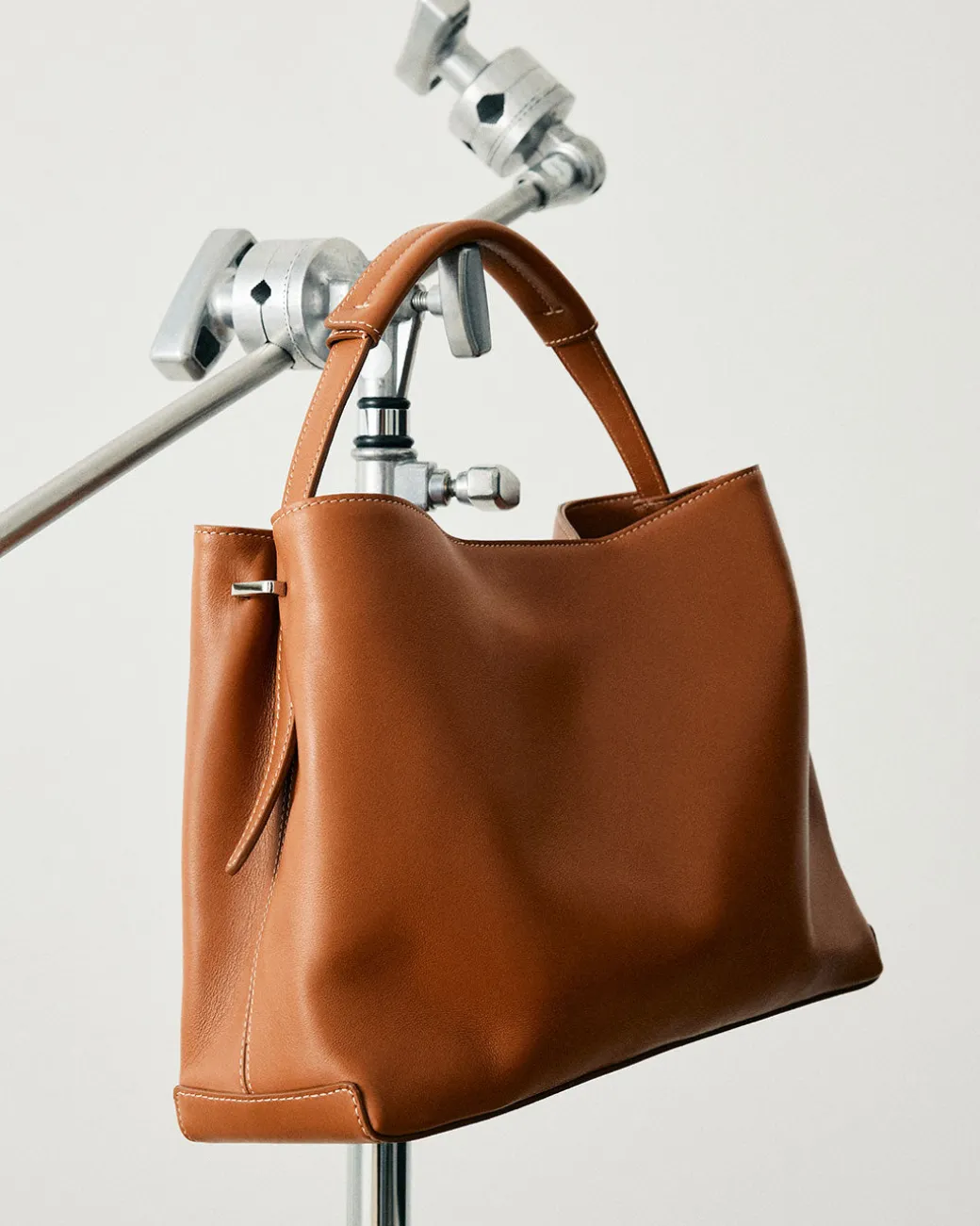 harper_grande_handbag_lea_6.webp Top Handle Bags | Tote Bags^Flattered Harper Grande Handbag Leather Cognac